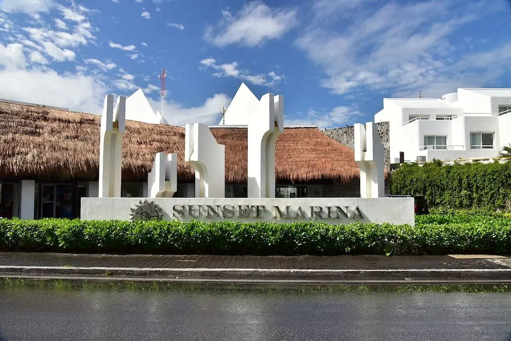 Sunset Marina & Yacht Club Hotel Cancun