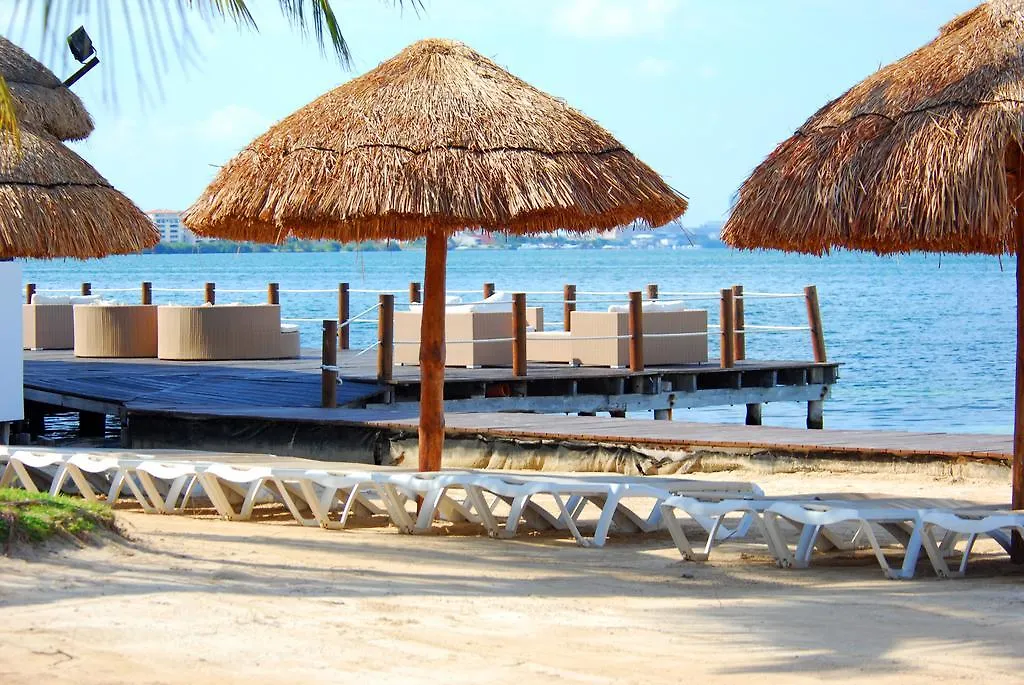 Sunset Marina & Yacht Club Hotel Cancun Resort