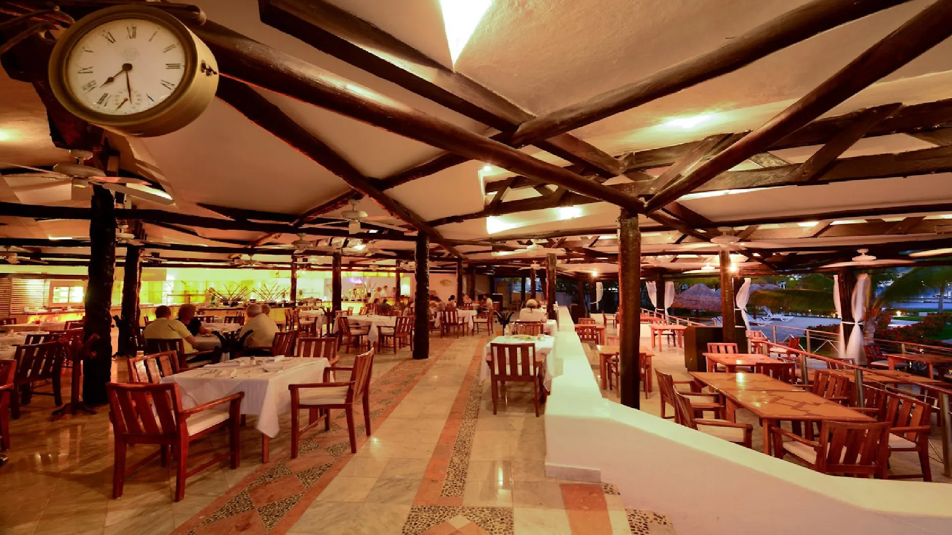 מלון קנקון Sunset Marina & Yacht Club מקסיקו