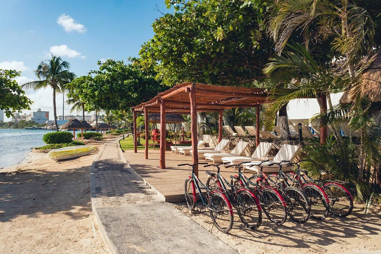 מלון קנקון Sunset Marina & Yacht Club מקסיקו