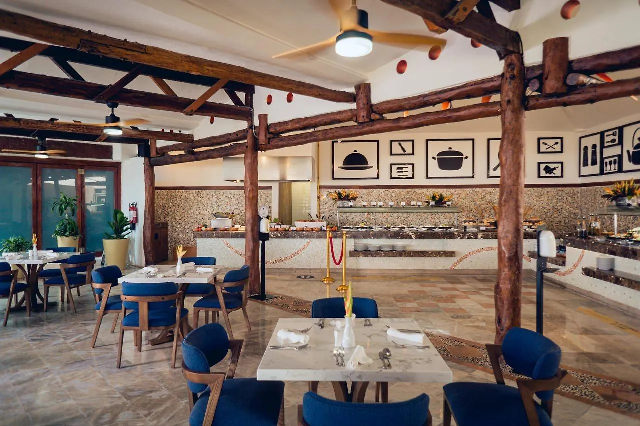 מלון קנקון Sunset Marina & Yacht Club