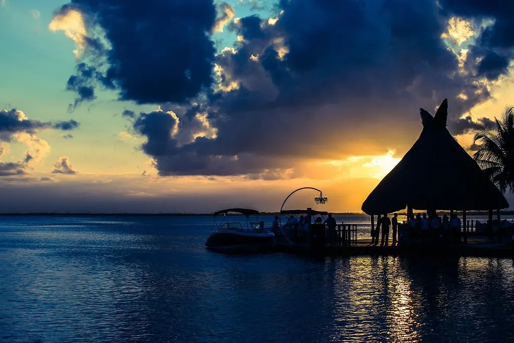 **** אתר נופש מלון קנקון Sunset Marina & Yacht Club מקסיקו