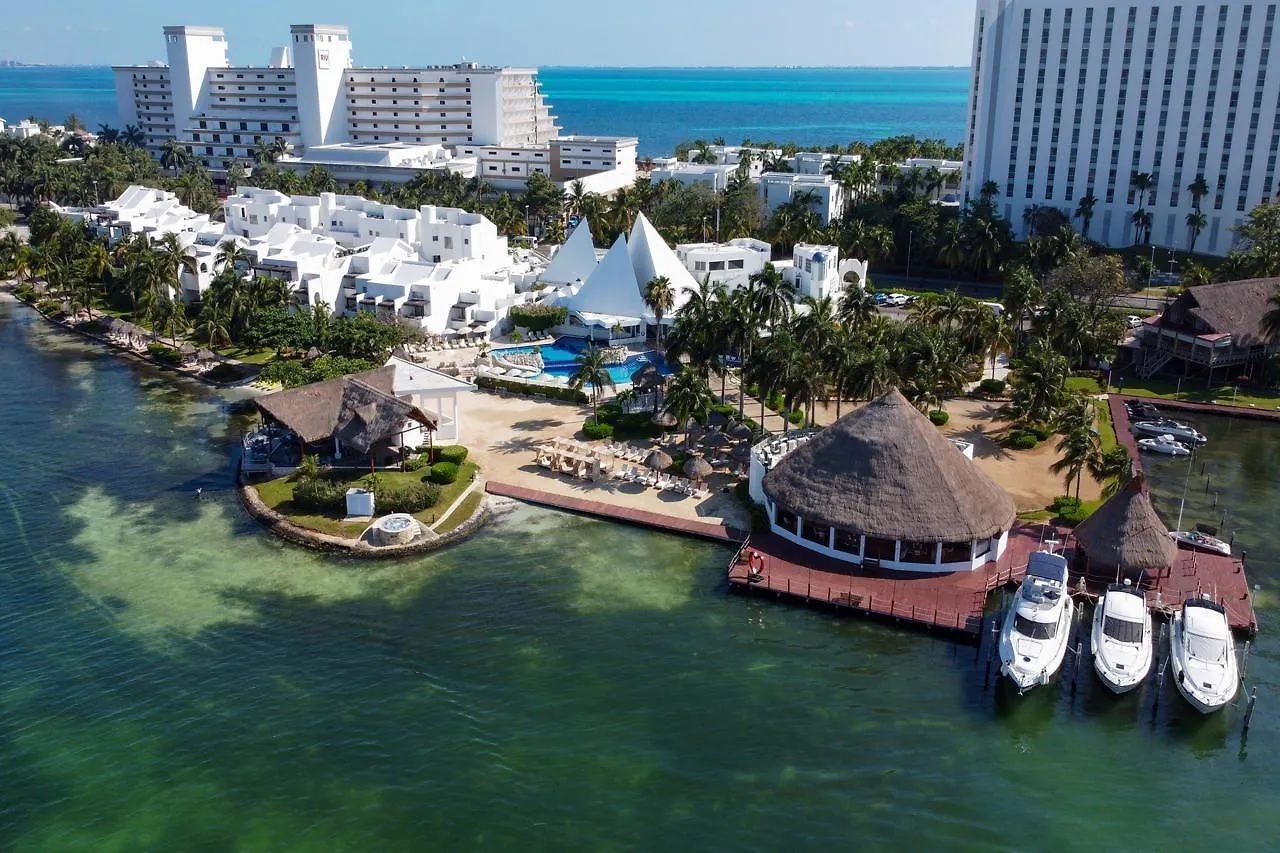 Sunset Marina & Yacht Club Hotel Cancun 4*,