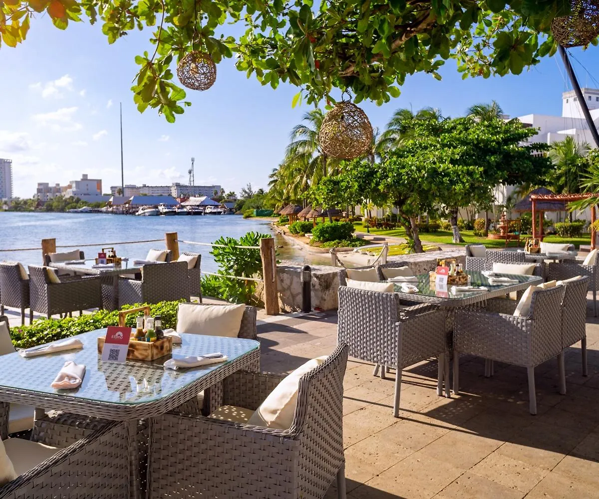 **** Resort Sunset Marina & Yacht Club Hotel Cancun Mexico